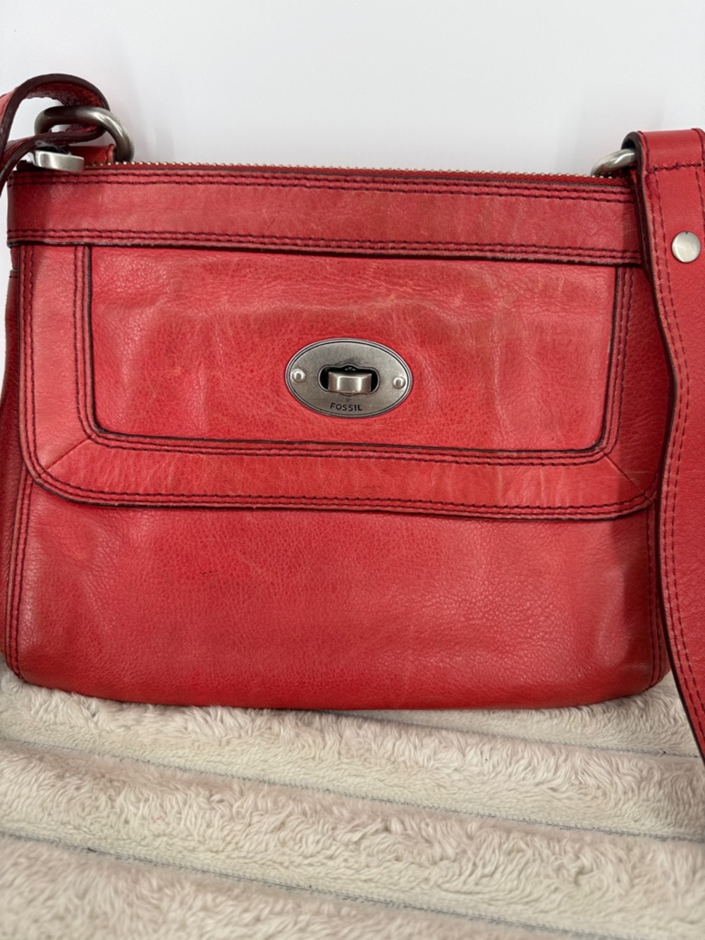 Fossil “Marlow” in Red Leather Crossbody Bag - Picture 3 of 13